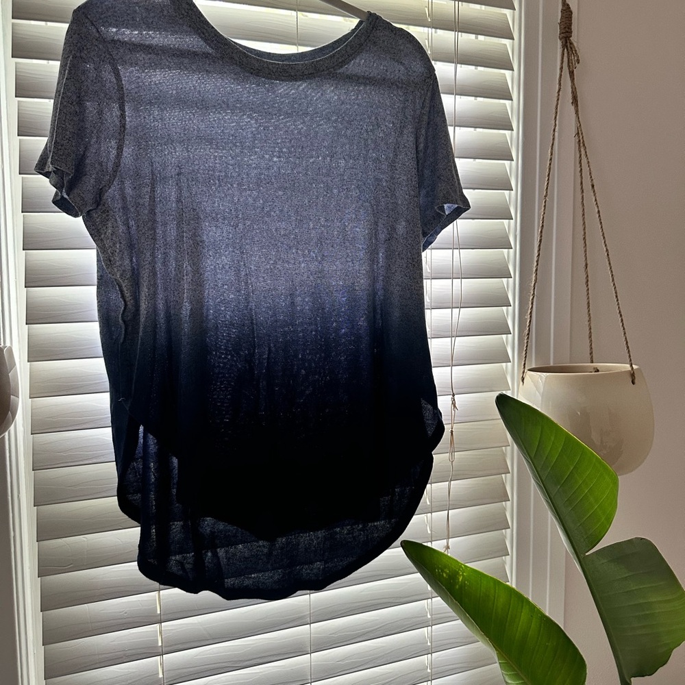Women’s ombré top 💙